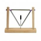 Triangle suspendu sur socle bois